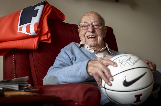 Ray Ackerman, 100, a 1943 graduate of the University of Illinois, began writing a newsletter about sports, mostly about the U of I to keep his friends from his engineering fraternity, that were scattered across the country, updated on the Illini. Ackerman turned 100 on Jan. 7 and writes his newsletter about sports, the Illini and the Chicago Cubs to his mailing list each day that he can. [Justin L. Fowler/The State Journal-Register]
