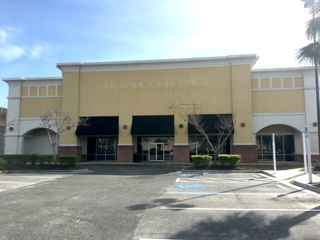 The Books-A-Million in the Sarasota Pavilion shopping center at U.S. 41 and Stickney Point Road closed at the end of December. It will be replaced by a PetSmart store. [HERALD-TRIBUNE ARCHIVE / MAGGIE MENDERSKI]
