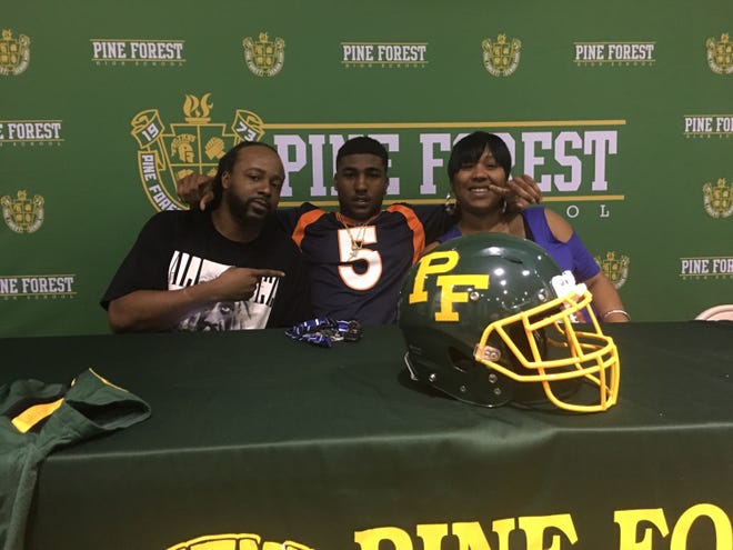 Pine Forest's Lavonte Carter, center, signed with Fayetteville State football on Feb. 23, 2018. He was joined by his father, Darrell Smith, and mother, Shannon Carter. [Contributed photo]