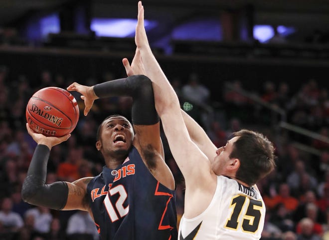 Illinois forward Leron Black (12) looks to pass the ball as Iowa forward Ryan Kriener (15) defends during the first half of the game in the first round of the Big Ten men's tournament Wednesday, Feb. 28, 2018 in New York. [KATHY WILLENS/THE ASSOCIATED PRESS]