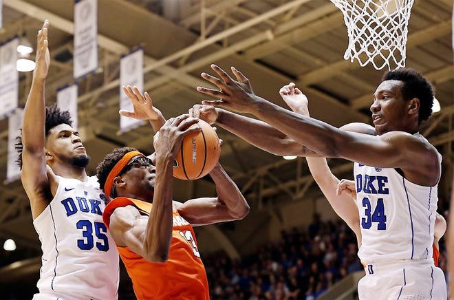 Duke’s Marvin Bagley III (35) and Wendell Carter Jr. (34) block Syracuse’s Paschal Chukwu during the second half of an NCAA college basketball game in Durham, N.C., on Feb. 24. [GERRY BROOME/ASSOCIATED PRESS]