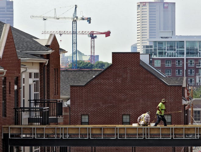Construction crews work on a sky bridge connecting One Pearl Place to The Highline at Nine on N. High St. and E. 9th St. Columbus finished seventh among metropolitan areas of at least 1 million residents in number of economic-development projects. [Eric Albrecht/Dispatch]