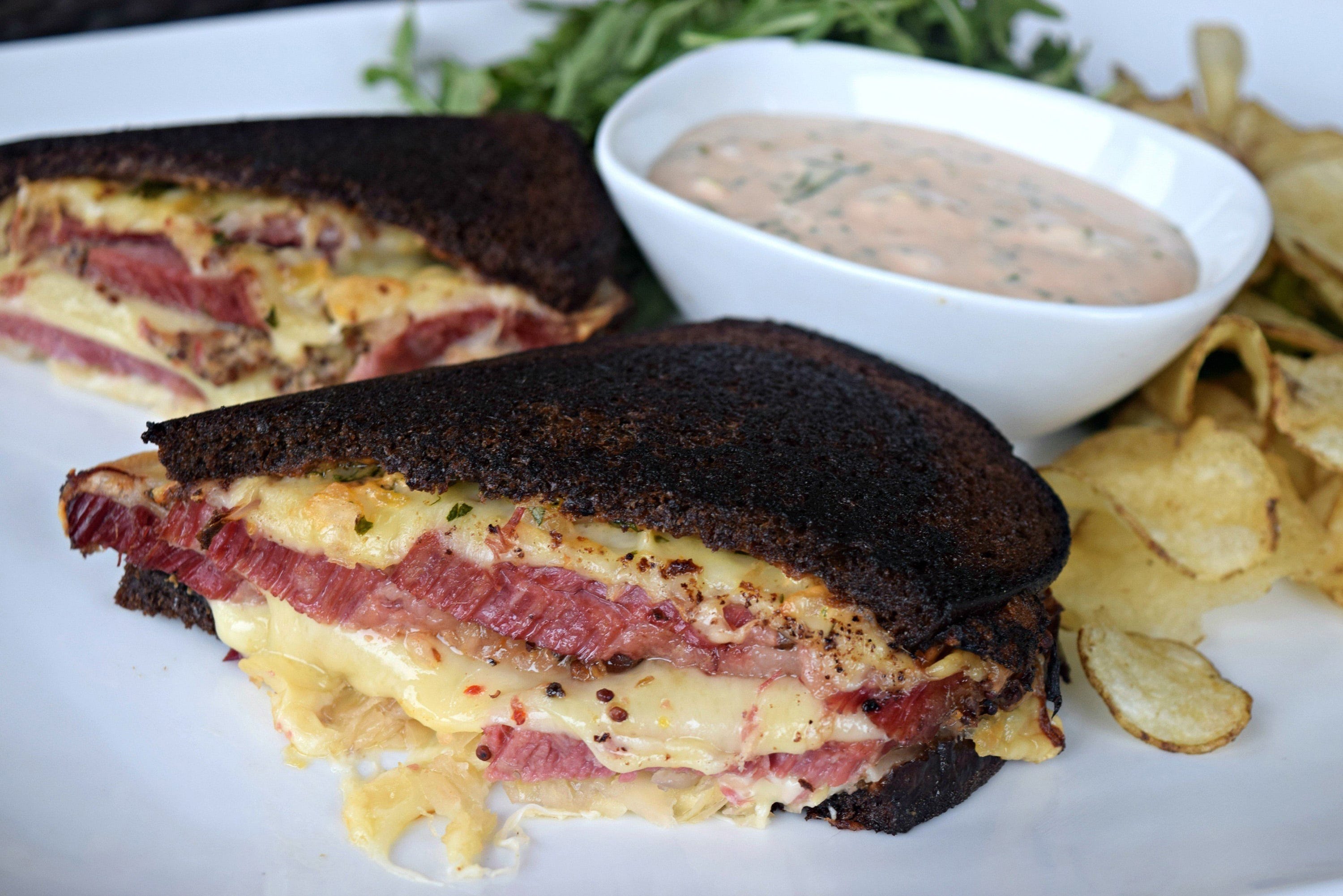 Slowcooker corned beef shines without water