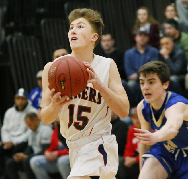 Andy Johnson and his Apponequet teammates fought hard on Friday in a 70-62 loss to Burke in the finals of the Div. 3 South Sectional at Taunton High School. [MIKE VALERI/THE STANDARD-TIMES/SCMG]