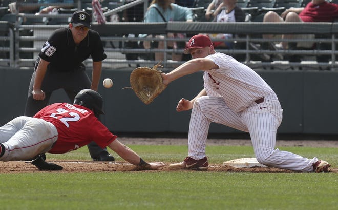 Alabama infielder Cody Henry (9) moves to make a catch at first base as Georgia's Aaron Schunk (22) dives back to the bag at Sewell-Thomas Stadium on Saturday. Georgia won the game 6-5. [Staff Photo/Erin Nelson]