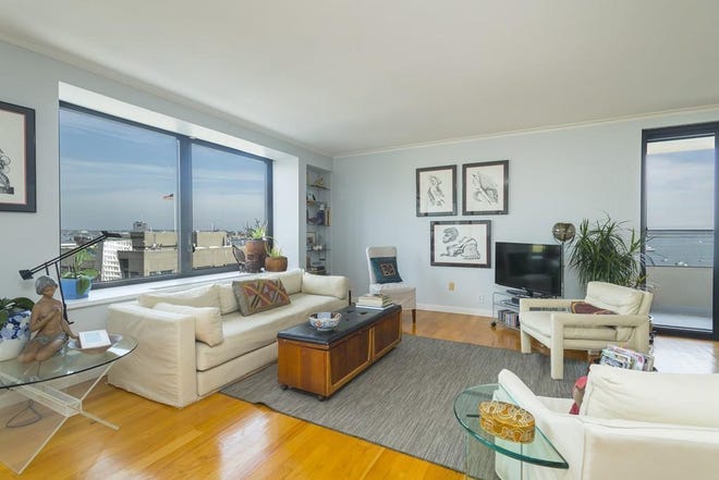 Unit 7B is an absolutely glorious home located in Tower One at 85 East India Row.
