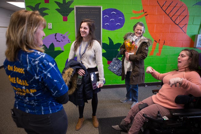Kaelyn Edwards, center, and her sister Jillian, right, visit Springfield Elementary to speak about their nonprofit called Jillian's Jitterbug. (DAVE HERNANDEZ / PHOTOJOURNALIST)