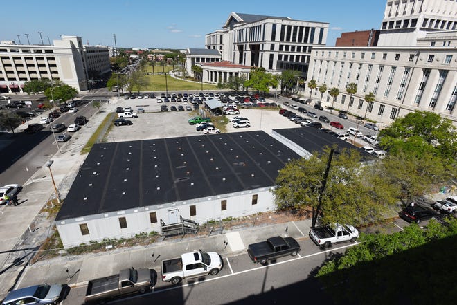 Construction trailers from for the Duval County Courthouse still sit on the adjacent lot although the building's construction was completed in 2012. [Bob Self/Florida Times-Union]