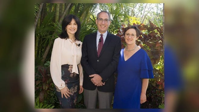 Joyce Kulhawik and Dr. Kevin and Caron Tabb. (Meghan McCarthy /Daily News)