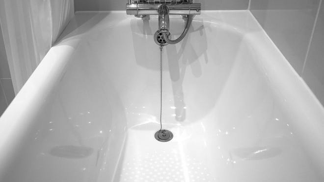 There are several ways to keep your bathtub clean. [Pixabay photo]