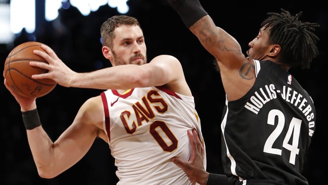 Cavaliers' Kevin Love (0) looks to pass under pressure from Nets' Rondae Hollis-Jefferson during the first half. [THE ASSOCIATED PRESS]