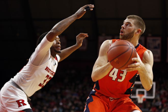 Illinois forward Michael Finke (43) turns to shoot while defended by Rutgers forward Deshawn Freeman (33) during the first half of an NCAA college basketball game Sunday, Feb. 25, 2018, in Piscataway, N.J. (AP Photo/Adam Hunger)