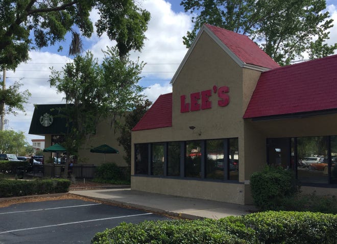 The closed Lee's Famous Recipe Chicken at 2710 SW State Road 200 is shown with the Starbucks cafe in the background on Tuesday. The City of Ocala is reviewing plans which would bring a new Starbucks building with a drive-through to the Lee's site. [Joe Byrnes/Staff photo]