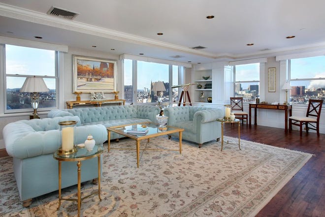 The palatial corner living room offers 180-degree views that are simply stunning.