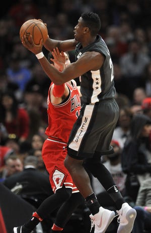 Brooklyn Nets' Caris LeVert (22) goes up to shoot against Chicago Bulls' Ryan Arcidiacono (15) during the first half of the game Saturday, April 7, 2018, in Chicago. [PAUL BEATY/THE ASSOCIATED PRESS]