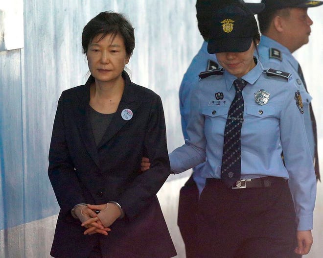 Former South Korean President Park Geun-hye, left, arrives to attend a hearing on the extension of her detention at the Seoul Central District Court in Seoul, South Korea on Oct. 10, 2017. (AP Photo/Ahn Young-joon, File)
