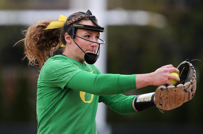 Oregon's Megan Kleist heaves a pitch en route to the Ducks 10-0 win over the Arizona Wildcats in Eugene on Sunday, April 8, 2018. (Collin Andrew/The Register-Guard)