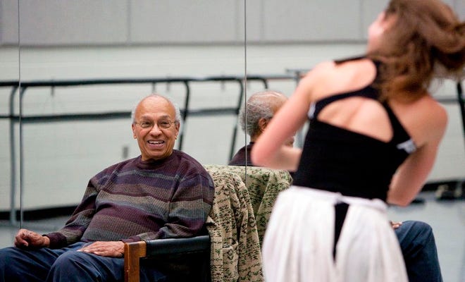 Donald McKayle watches a dancer in a studio on the campus of the UCI on Jan. 25, 2012. (Michelle S. Kim/UCI via AP)
