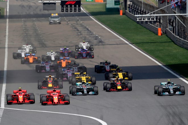 Ferrari driver Sebastian Vettel (5) of Germany leads the field at the start of the Chinese Formula One Grand Prix at the Shanghai International Circuit in Shanghai, Sunday, April 15, 2018. [THE ASSOCIATED PRESS / ANDY WONG]