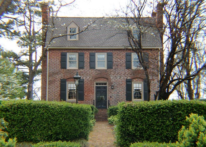 The Nicholls-Crook House, built in 1793, is currently for sale. [SAMANTHA SWANN/SPARTANBURG HERALD JOURNAL]