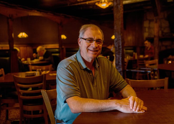 DAVID ZALAZNIK/JOURNAL STAR Lariat Steakhouse co-owner Dan Kouri.