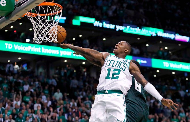 Terry Rozier drives to the basket in the fourth quarter.