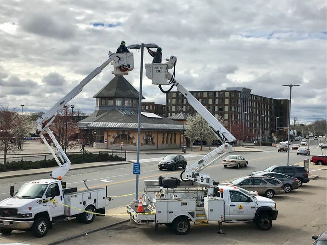 Workers from Dagle Electrical Construction Corp. replace a streetlight on Commercial Street in Brockton on Monday, April 30, 2018.



(Marc Larocque/The Enterprise)