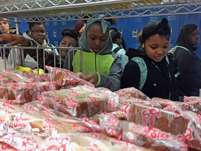 Vernon Johns Middle School students select breakfast items from a cart during the Virginia Breakfast Challenge initiative. [Contributed Photo]