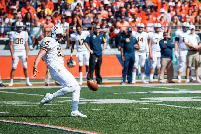 Murray State punter Landon Stratton will be a graduate transfer to Georgia after starting three seasons for the Racers. [BRADLEY LEEB/THE ASSOCIATED PRESS]