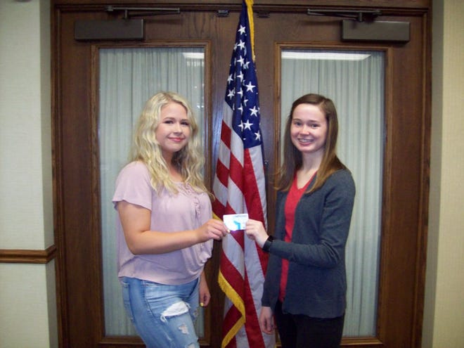 The Cuba High School Student Council has chosen EmiLee Johns as the May Senior of the Month.
Presenting a $50 U.S. gift card to EmiLee Johns is Madison Pratt from MidAmerica National Bank.