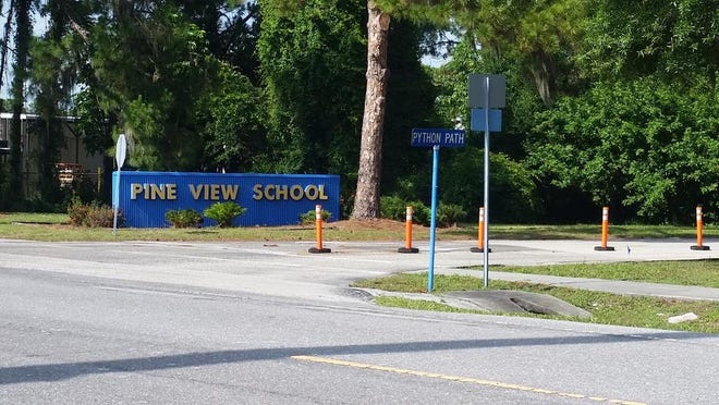 Entrance to Pine View School in Osprey. (SNN Photo / Omar Delgado)