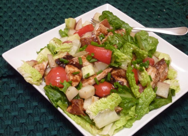 Barbecued Chicken Salad. (Linda Gassenheimer/TNS)