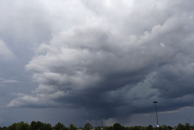 Thunderstorm brings rain to the Tuscaloosa and Northport metro areas Wednesday, May 23, 2018. A storm sweeps up from south Tuscaloosa and is seen from the parking lot near the Target store off of Veterans Parkway. [Staff Photo/Gary Cosby Jr.]