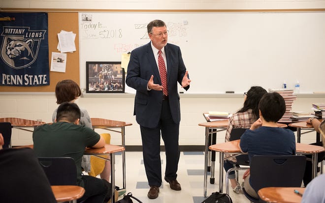 Pennsylvania Secretary of Labor Jerry Oleksiak spoke to 11th grade AP Government students at Bensalem High School Tuesday in Bensalem. [BILL FRASER / STAFF PHOTOJOURNALIST]