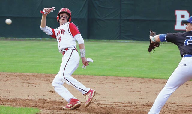 Boone’s Jayton Hull maneuvers around an errant pick-off throw Monday night against Bondurant-Farrar. The Toreadors lost 7-3, but bounced back Tuesday with 9-0 win over Iowa Falls. Photo by Andrew Logue/News-Republican