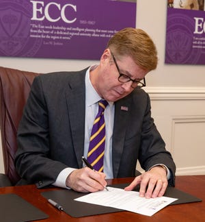 East Carolina University Chancellor Dr. Cecil Staton signs the university’s co-admission agreement with Pamlico Community College. [ECU]