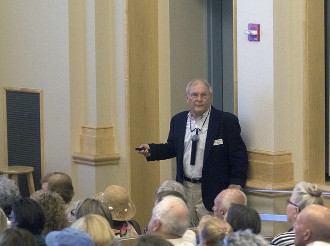 Historical Society curator Jim Hodges addresses a large crowd about New Bern's past. [BILL HAND / SUN JOURNAL STAFF]