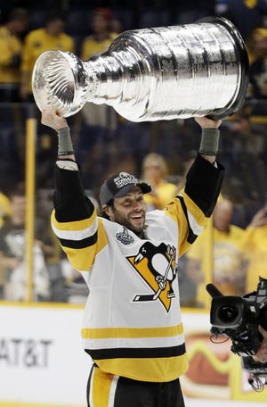 Matt Cullen is taking a significant pay cut to rejoin the Pittsburgh Penguins, whom he helped win the Stanley Cup twice. [AP File Photo]