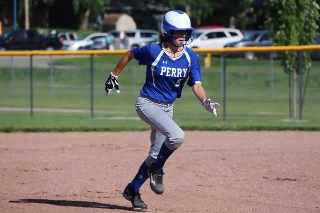 Peyton Tunink runs to third in recent game. PHOTO BY LIBBIE RANDALL/THE PERRY CHIEF