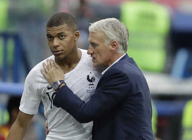 France's Kylian Mbappe, left, is embraced by France head coach Didier Deschamps as he leaves the pitch during the quarterfinal match against Uruguay in Nizhny Novgorod, Russia, on Friday. [AP Photo / Natacha Pisarenko]
