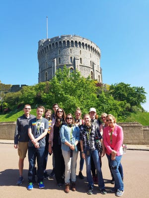 From left, SCF professor Michael Rogers and SCF students Matthew Wheeler, Victoria Carroll, Christian Karalis, Donna Peregoff, Victoria Parris, Kasi Roberts, Julie Turner, Rachel Hyde, Tracy Murtaugh, Karrie Dunn pose in front of England‘s Windsor Castle during their recent study-abroad trip. [COURTESY PHOTO]