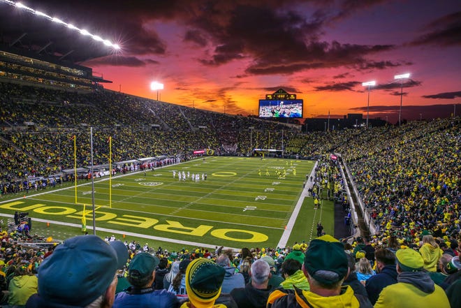 Fans watch at Autzen Stadium in Eugene as the University of Oregon football team hosts Washington State in October 2017. The UO will expand alcohol sales at Autzen during upcoming football games, one in a series of changes announced Thursday. [Brian Davies/The Register-Guard]