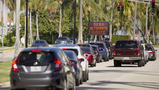 Traffic on Royal Palm Way Palm Beach is heavy while South Ocean Boulevard is closed near Mar-a-Lago Club in preparation for President Donald Trump’s weekend visit March 23, 2018. (Meghan McCarthy/Daily News)