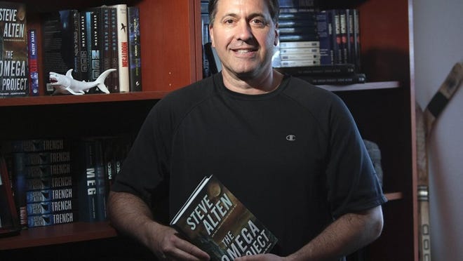 Writer Steve Alten, 54, author of “Meg,” a New York Times best seller, in 2013. (Bill Ingram/Palm Beach Post)