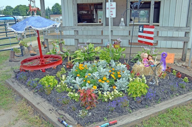 The grand prize landscaping winner was the Boots and Jeans 4-H Club.