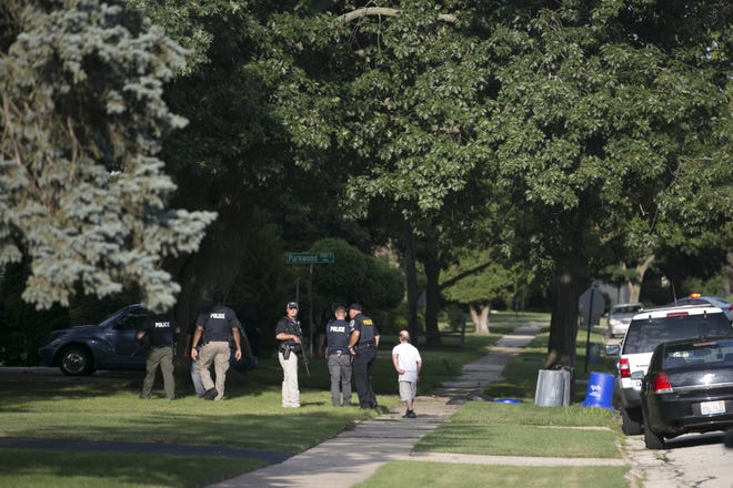Rockford police officers with long guns arrive Monday, Aug. 6, 2018, to the 2700 block of Guilford Road. Police were looking for a person armed with a gun who reportedly was inside one of the homes. [SCOTT P. YATES/RRSTAR.COM STAFF]
