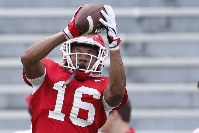 Georgia wide receiver Demetris Robertson of Savannah brings in a pass during a scrimmage Saturday in Athens. [JOSHUA L. JONES/ATHENS BANNER-HERALD]