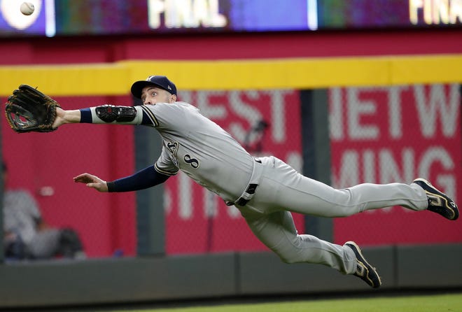 Milwaukee Brewers left fielder Ryan Braun makes a diving catch of a line drive off the bat of Atlanta Braves' Ender Inciarte in the seventh inning Saturday in Atlanta. [JOHN BAZEMORE/THE ASSOCIATED PRESS]