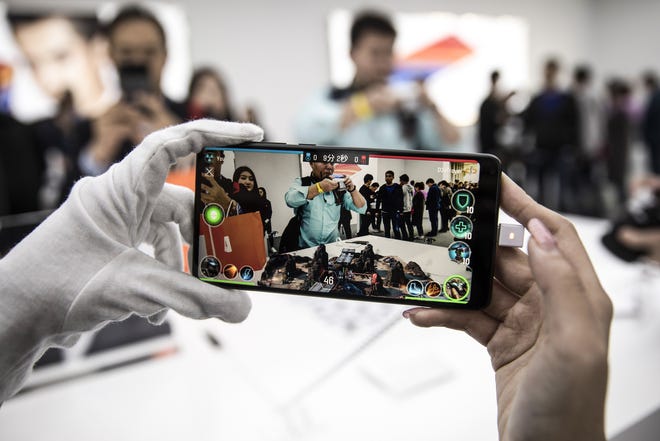 The Xiaomi MIX 2S. MUST CREDIT: Bloomberg photo by Qilai Shen.
