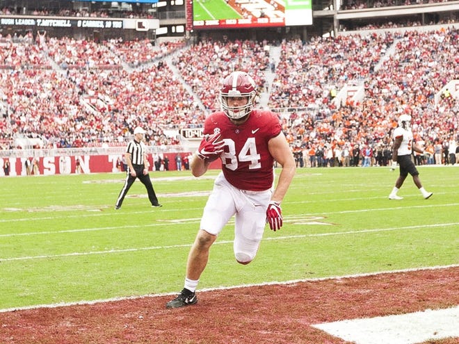 Alabama tight end Hale Hentges scores a touchdown during the first half against Mercer on Nov. 18, 2017, at Bryant-Denny Stadium. [Photo/Laura Chramer]